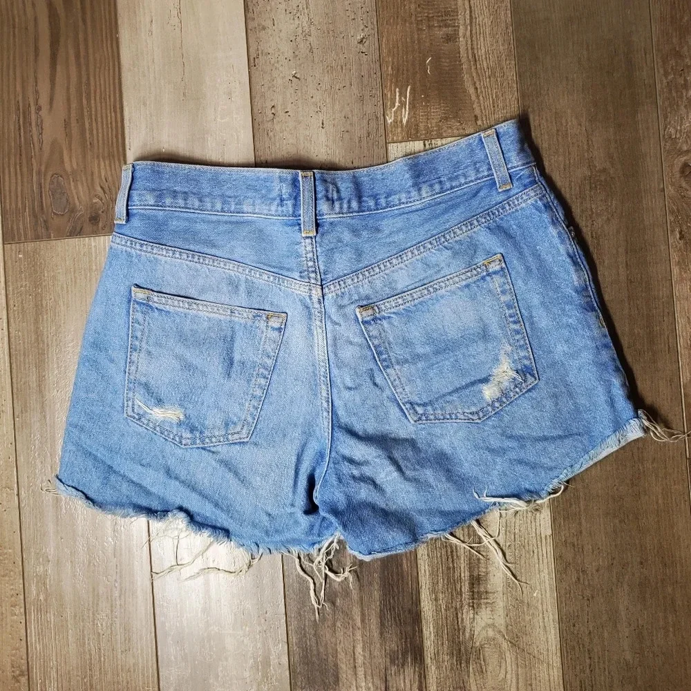 Forever 21 Distressed Jean Shorts Medium Wash Size 25